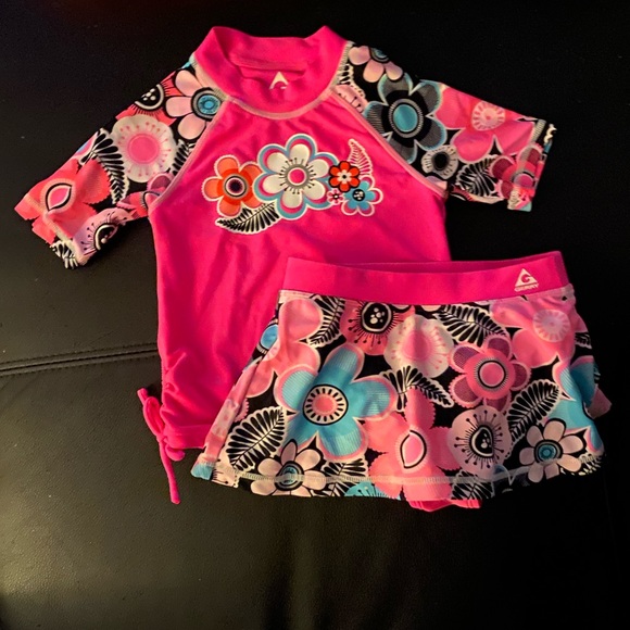 Toddler Girls GERRY 2 Piece Bathing Suit Set Size 3T - Picture 1 of 3